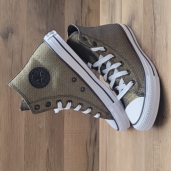 Converse High Top Brand new. - Picture 2 of 12